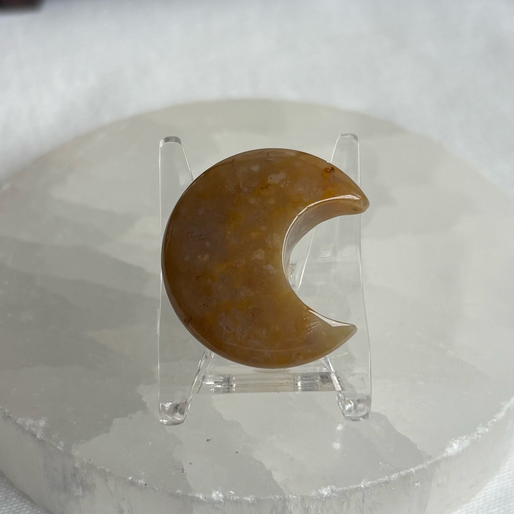 Agate crystal moon carving